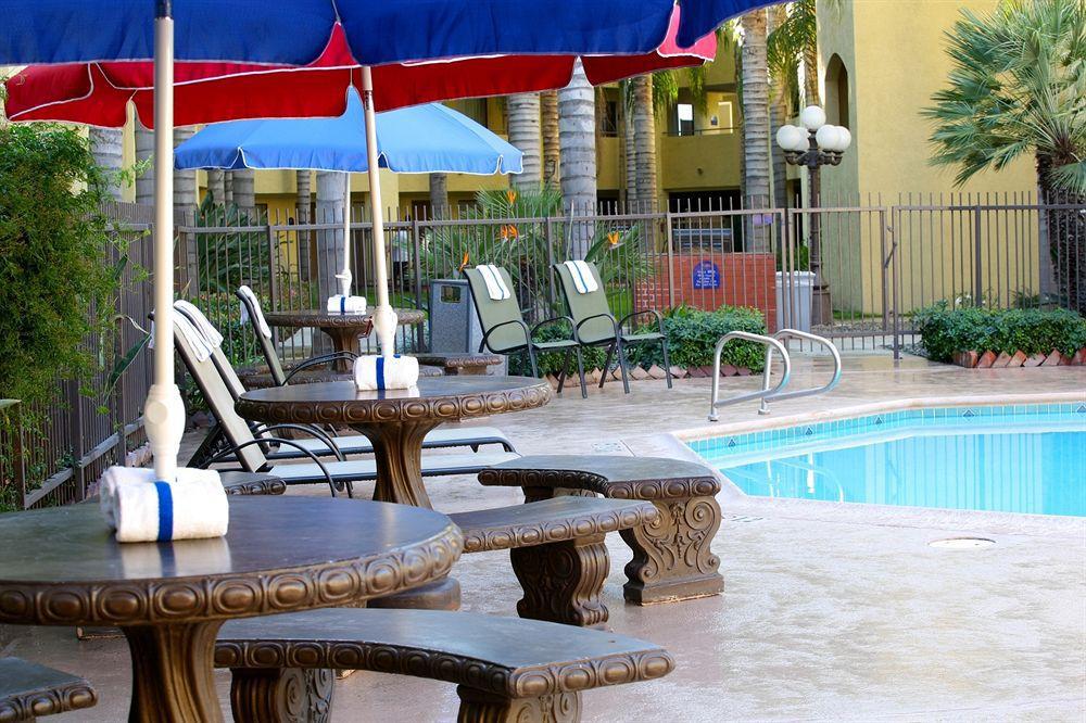 Hotel D'Lins Ontario Airport Eksteriør bilde