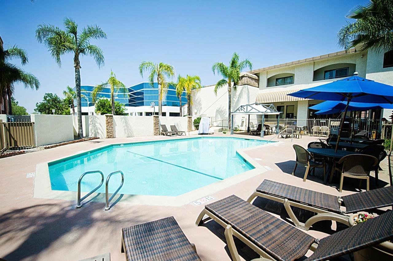 Hotel D'Lins Ontario Airport Eksteriør bilde