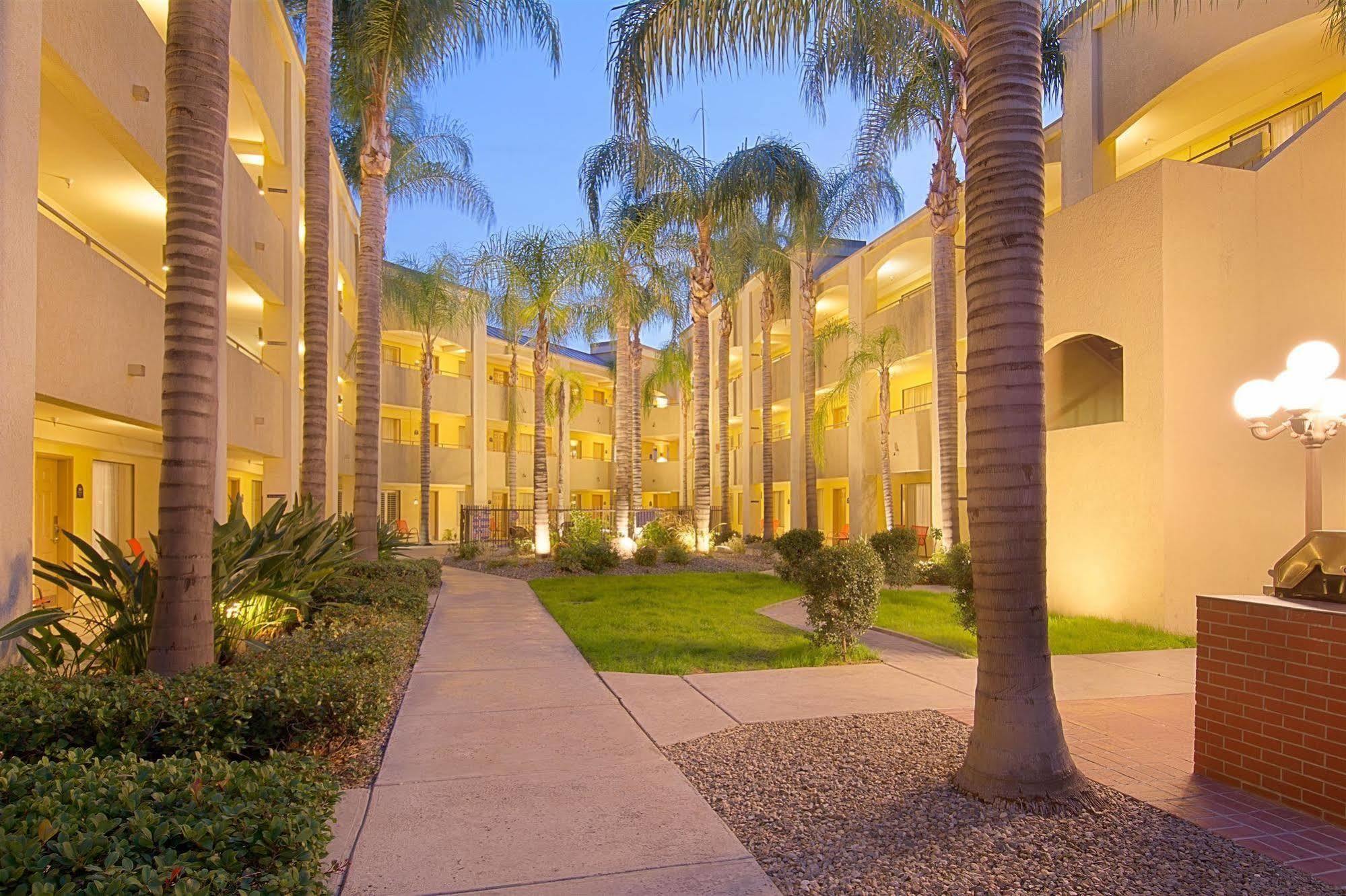 Hotel D'Lins Ontario Airport Eksteriør bilde