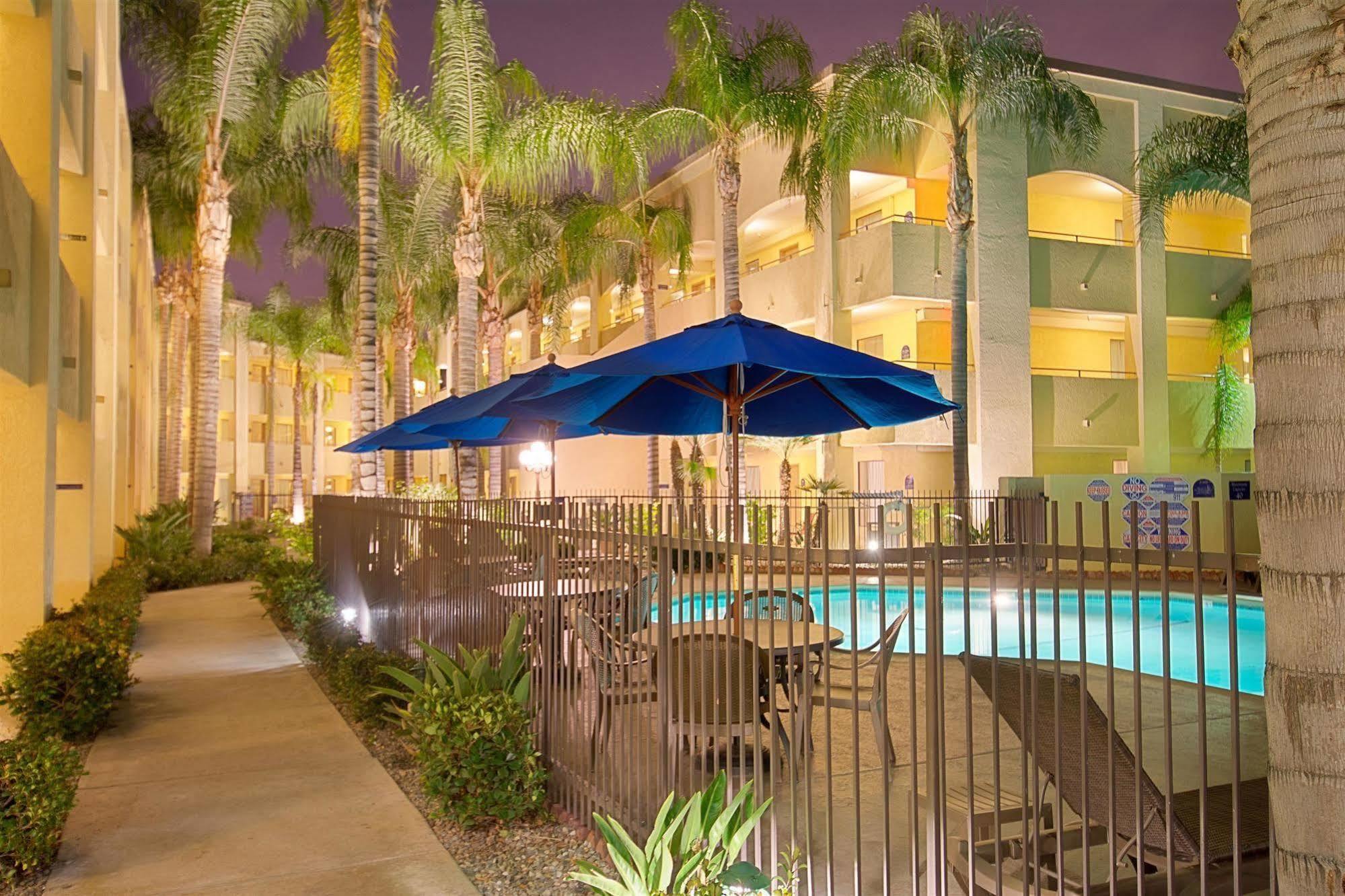 Hotel D'Lins Ontario Airport Eksteriør bilde